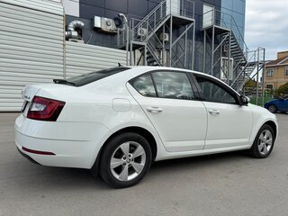 2019 Skoda Octavia III (A7) Рестайлинг, белый, 1800000 рублей, вид 5