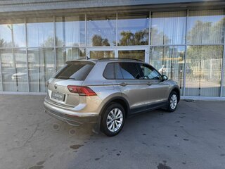 2021 Volkswagen Tiguan II Рестайлинг, коричневый, 2215000 рублей, вид 5