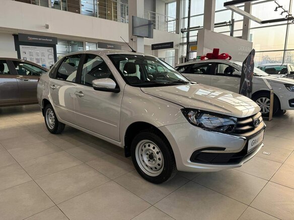2026 Lada (ВАЗ) Granta I Рестайлинг, серебристый - вид 2
