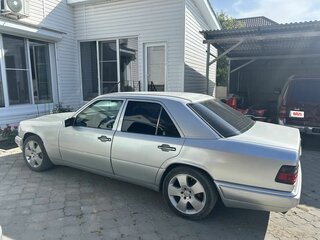 1994 Mercedes-Benz E-Класс 320 I (W124), серебристый, 450000 рублей, вид 2