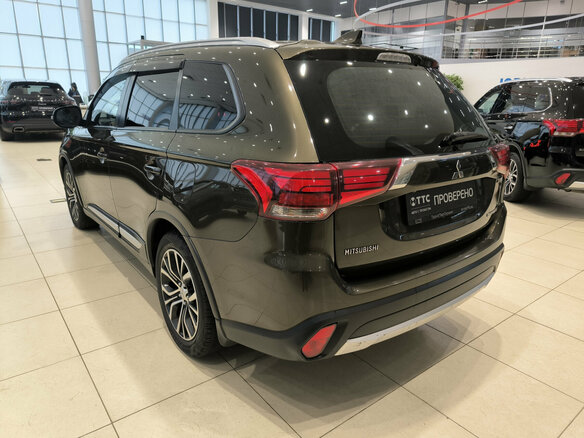 2017 Mitsubishi Outlander III Рестайлинг 2, коричневый, 2250000 рублей - вид 6