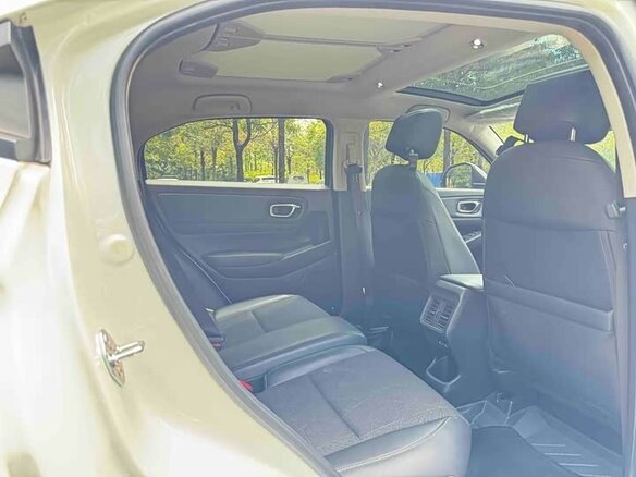 2023 Honda Vezel II, белый - вид 16