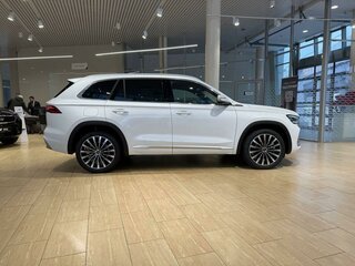 2026 Geely Monjaro I Рестайлинг, белый, 4954990 рублей, вид 4