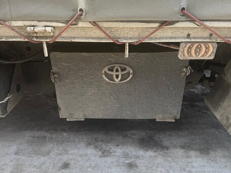 2001 Toyota Dyna, белый, 1550000 рублей, вид 3