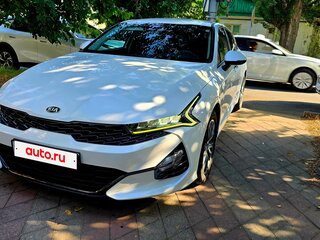 2020 Kia K5 III, белый, 1350000 рублей, вид 2