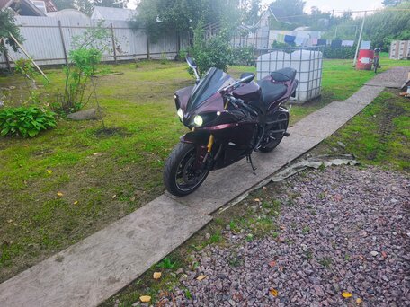 2010 Yamaha YZF-R1, красный, 750000 рублей, вид 1