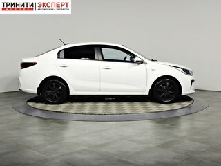 2017 Kia Rio IV, белый, 1276000 рублей, вид 4