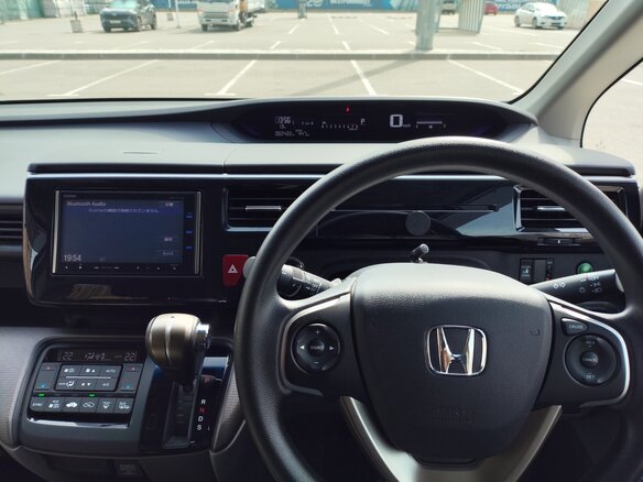 2015 Honda Stepwgn V, белый, 1900000 рублей - вид 8