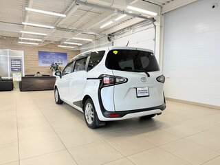 2019 Toyota Sienta II Рестайлинг, белый, 1699000 рублей, вид 4