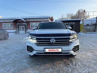 2019 Volkswagen Touareg III, белый, 6500000 рублей, вид 2