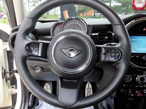 2022 Mini Hatch Cooper III (F55/F56) Рестайлинг 2, бежевый, 2170000 рублей - вид 8