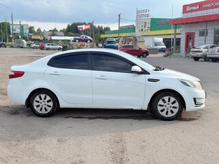 2012 Kia Rio 5-speed III, белый, 550000 рублей, вид 4