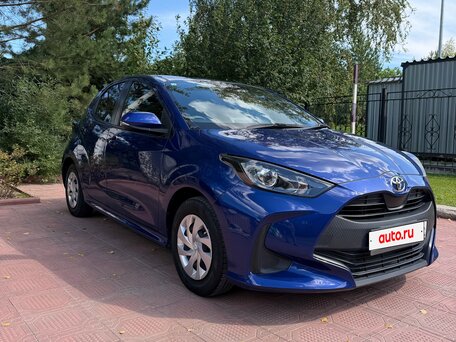 2022 Toyota Yaris IV, фиолетовый, 1300000 рублей, вид 1