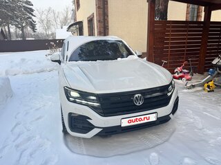 2019 Volkswagen Touareg III, белый, 5800000 рублей, вид 2