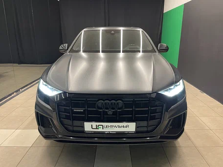 2020 Audi Q8 55 TFSI I (4M), серый, 6790000 рублей, вид 2