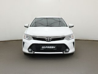 2016 Toyota Camry VII (XV50) Рестайлинг, белый, 1888000 рублей, вид 3