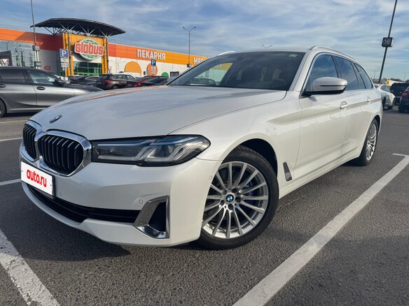 2020 BMW 5 серии 520i VII (G30/G31/G38) Рестайлинг, белый, 3950000 рублей