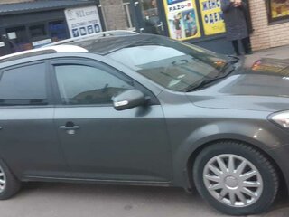 2010 Kia Ceed I Рестайлинг, серебристый, 600000 рублей, вид 4