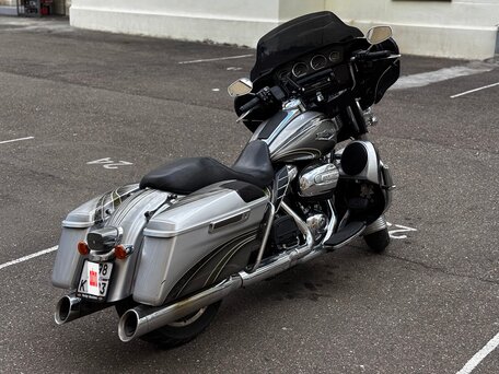 2017 Harley-Davidson Electra Glide, серебристый, 1649500 рублей, вид 1