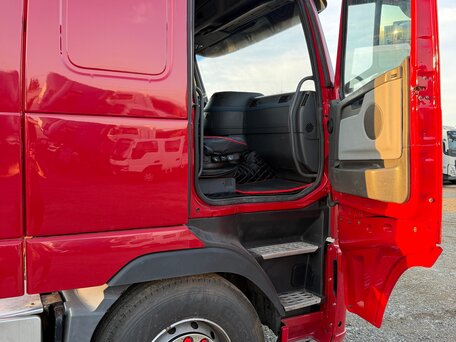 2008 Volvo FH, красный, 3150000 рублей, вид 4