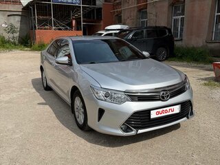2015 Toyota Camry VII (XV50) Рестайлинг, серебристый, 1599000 рублей, вид 2