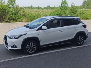 2022 Toyota Yaris L X XP150 Рестайлинг, белый, 1870000 рублей, вид 3