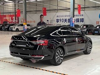 2023 Skoda Superb III Рестайлинг, чёрный, 1817009 рублей, вид 4