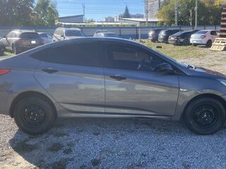 2013 Hyundai Solaris I, чёрный, 550000 рублей, вид 3