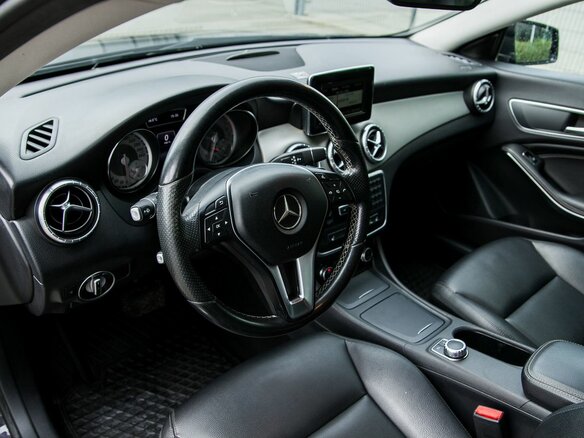 2014 Mercedes-Benz CLA 200 I (C117, X117), фиолетовый, 1420000 рублей - вид 14