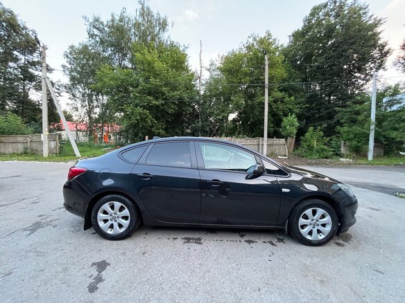 2014 Opel Astra J Рестайлинг, чёрный, 860000 рублей - вид 2