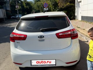 2012 Kia Rio 4-speed III, белый, 850000 рублей, вид 3