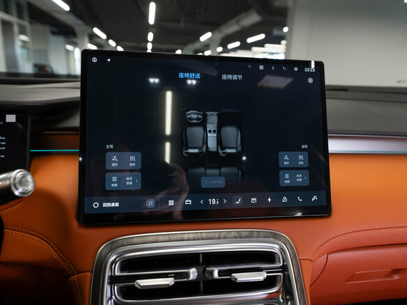 2026 Geely Galaxy M7, серый - вид 17