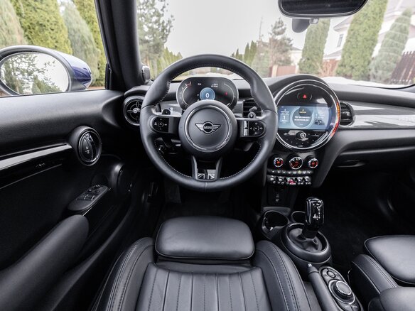 2022 Mini Hatch Cooper S III (F55/F56) Рестайлинг 2, серый, 3950000 рублей - вид 26