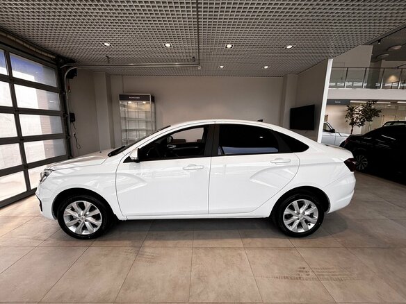 2026 Lada (ВАЗ) Vesta I Рестайлинг (NG), белый - вид 2