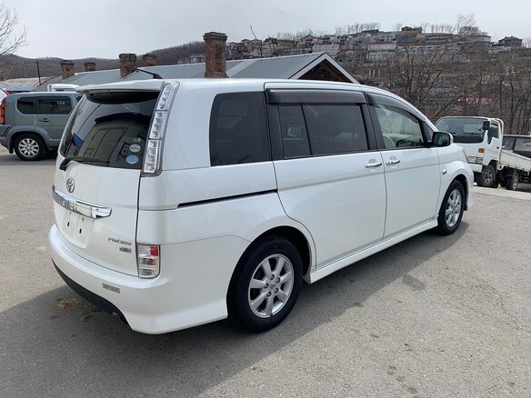 2014 Toyota ISis I Рестайлинг, белый, 1188008 рублей - вид 3