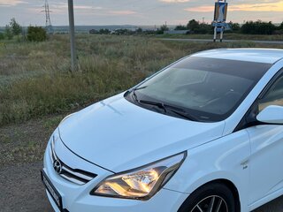 2015 Hyundai Solaris I Рестайлинг, белый, 890000 рублей, вид 4