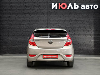 2013 Hyundai Solaris I, бежевый, 600000 рублей, вид 5