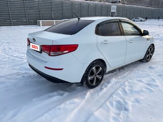 2015 Kia Rio III Рестайлинг, белый, 1100000 рублей, вид 4