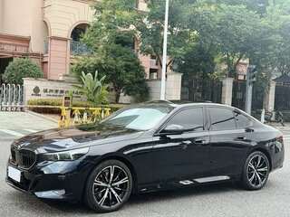 2026 BMW 5 серии 530i VIII (G60/G61/G68), чёрный, 6850000 рублей, вид 1