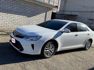 2017 Toyota Camry VII (XV50) Рестайлинг 2, белый, 2550000 рублей, вид 1