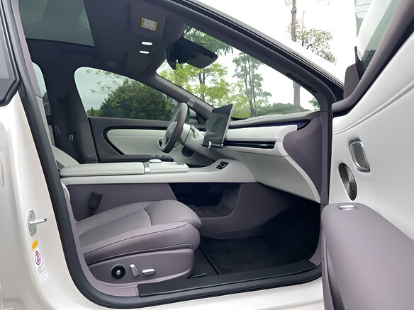 2026 Changan Qiyuan A06 28.39 kWh, серебристый, 2900843 рублей - вид 16