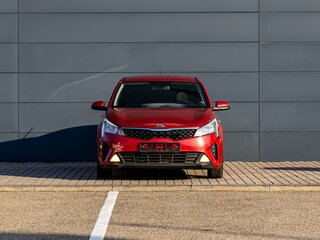 2020 Kia Rio IV Рестайлинг, красный, 1795000 рублей, вид 2