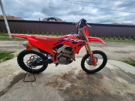 2023 Honda CRF 250R, красный, 700000 рублей, вид 2