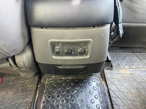 2005 Mitsubishi Pajero III Рестайлинг, серебристый, 1300000 рублей - вид 8