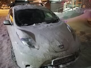2011 Nissan Leaf I (ZE0/AZE0), белый, 850000 рублей, вид 1