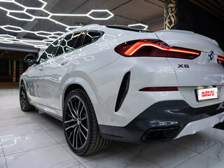 2022 BMW X6 40i III (G06), белый, 7796000 рублей, вид 4