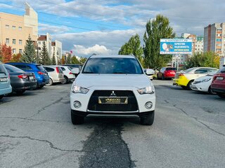 2010 Mitsubishi Outlander II Рестайлинг, белый, 1249000 рублей, вид 3