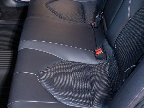 2021 Toyota Camry VIII (XV70) Рестайлинг, белый, 3500000 рублей - вид 12