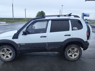 2013 Chevrolet Niva I Рестайлинг, белый, 450000 рублей, вид 3