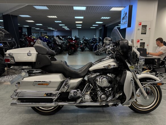 2003 Harley-Davidson Electra Glide, серебристый, 890000 рублей